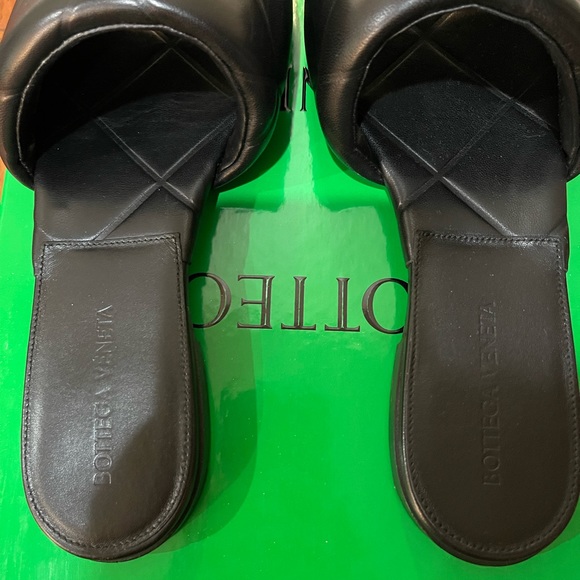 AUTHENTIC Bottega Veneta Rubber Lido Sandals 38.5 - Picture 6 of 9